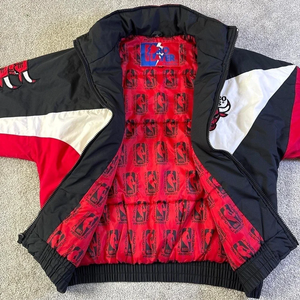 Vintage 1990s Chicago Bulls Pro Player Puffer Jacket Embroidered NBA Medium